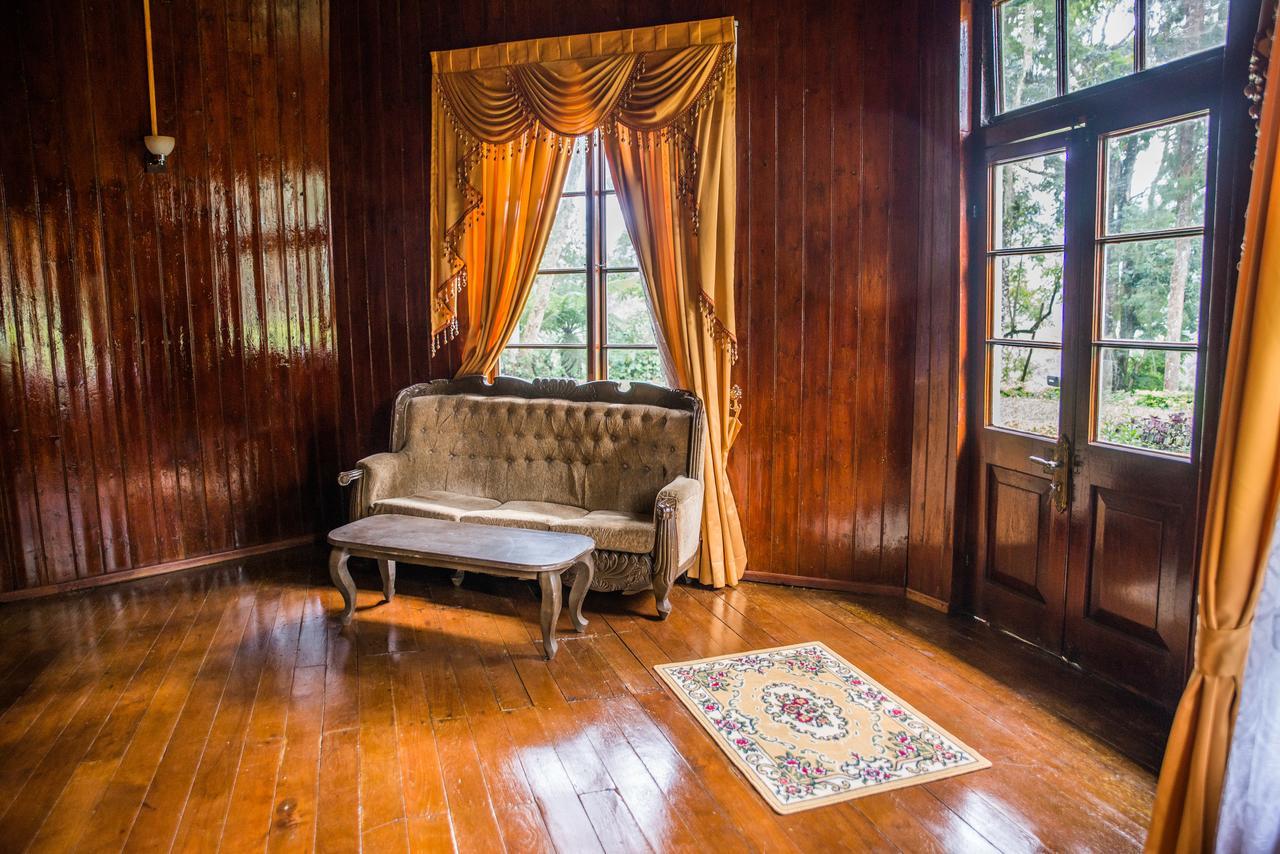 Royal Majesty Bungalow Гаттон Екстер'єр фото
